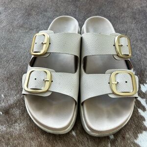 White/cream gold buckle sandal